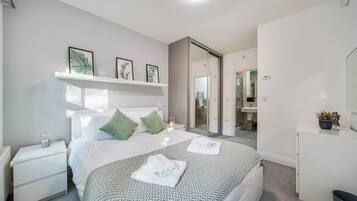 Iron/ironing board, free WiFi, bed sheets