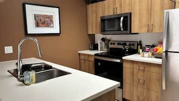 Micro-ondes, four, plaque de cuisson, lave-vaisselle