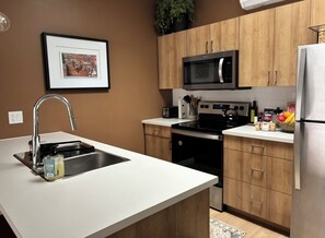 Mikroaaltouuni, uuni, liesi, astianpesukone