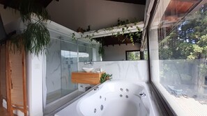 Unclassified image, 4 of 72, button