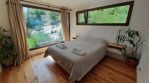 4 bedrooms, iron/ironing board, free WiFi, bed sheets - Buena Vista mountain house forest and lake (Lake Gutiérrez, Bariloche)