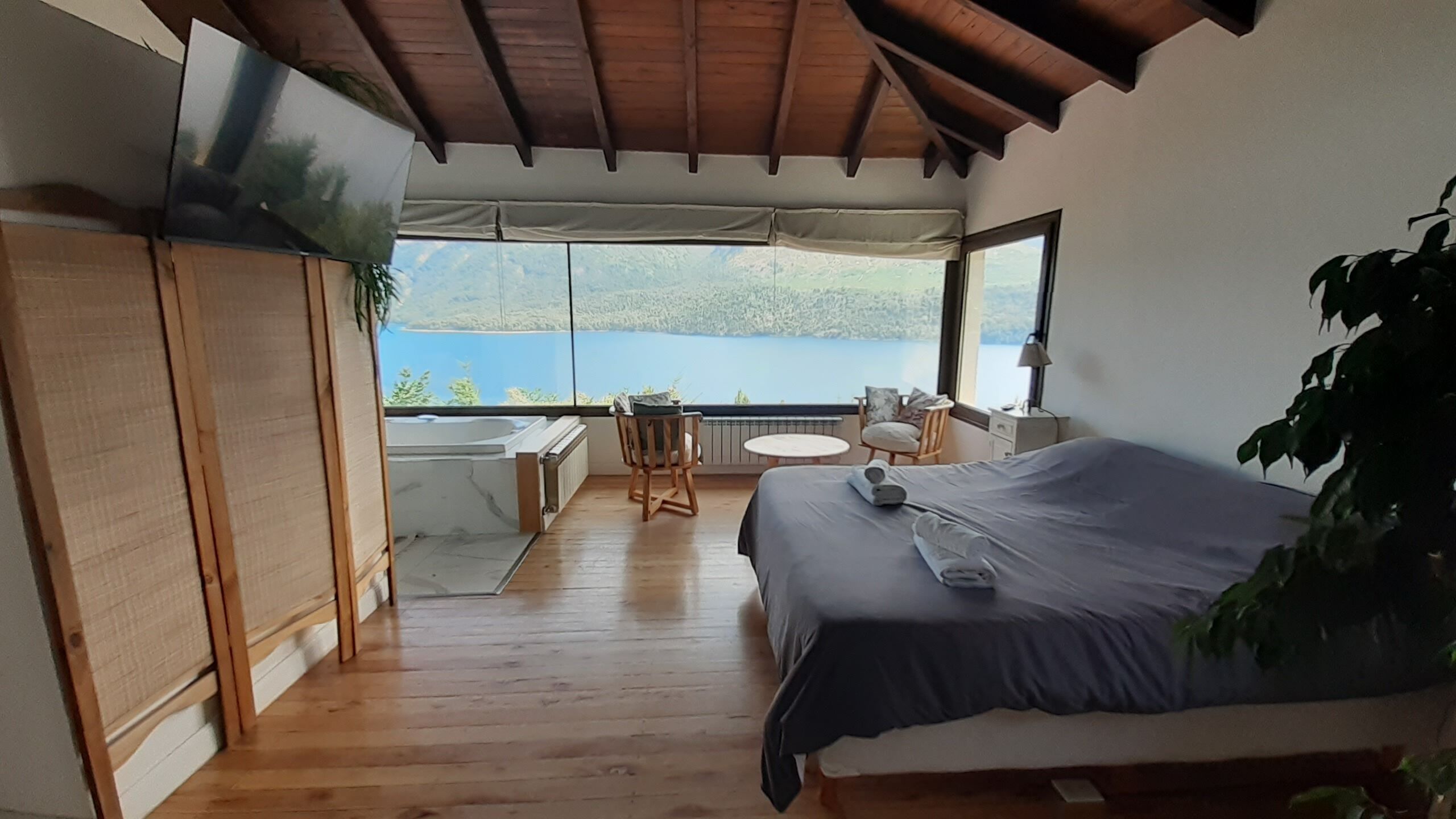 4 bedrooms, iron/ironing board, free WiFi, bed sheets