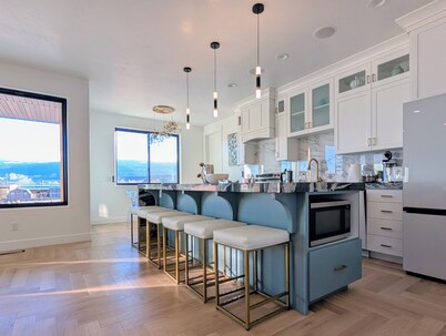 Luxury Modern 4 Bedroom House Near Capitol Reef NP