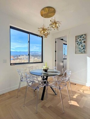 Dining - Luxury Modern 4 Bedroom House Near Capitol Reef NP (Torrey)