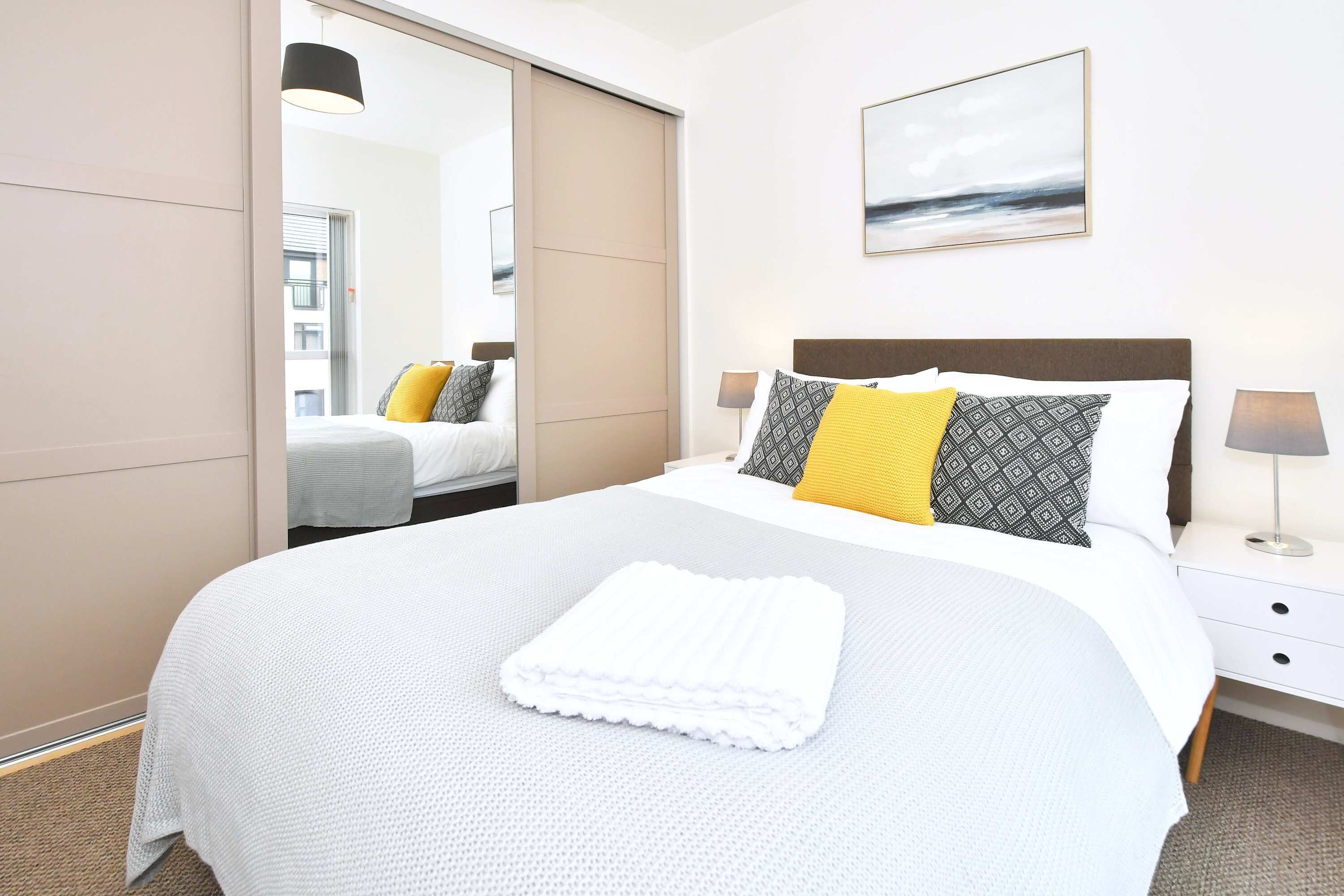 Iron/ironing board, Internet, bed sheets