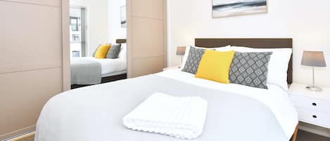 Iron/ironing board, Internet, bed sheets