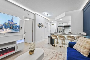 Living area - 1BR Family Apt, Minutes to Universal & Epic (Orlando)