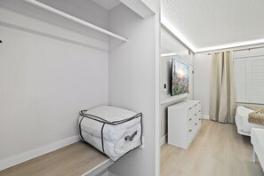 Bügeleisen/Bügelbrett, WLAN, Bettwäsche