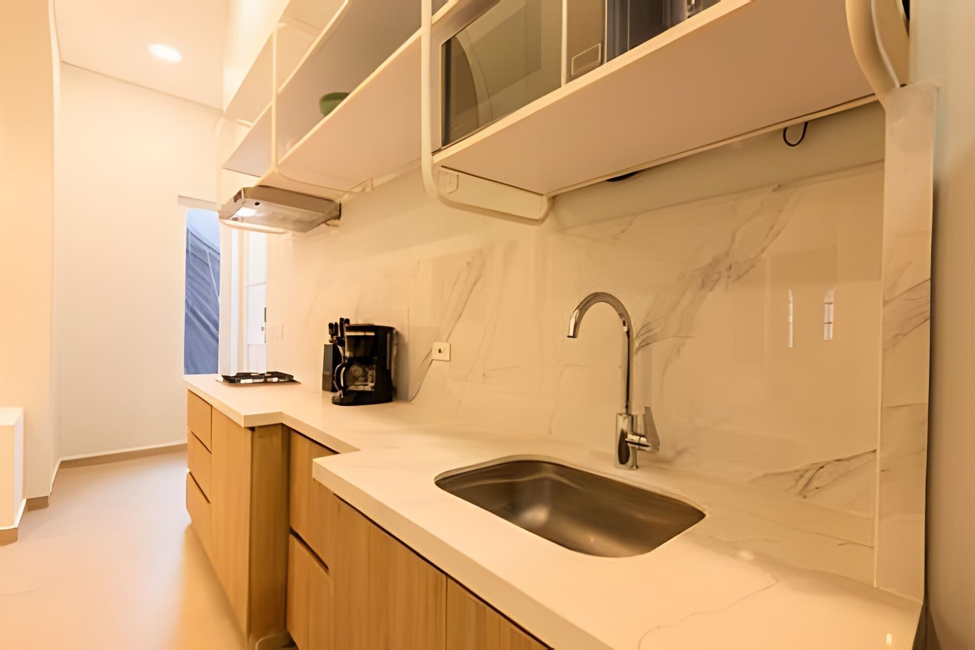 Fridge, cookware/dishes/utensils