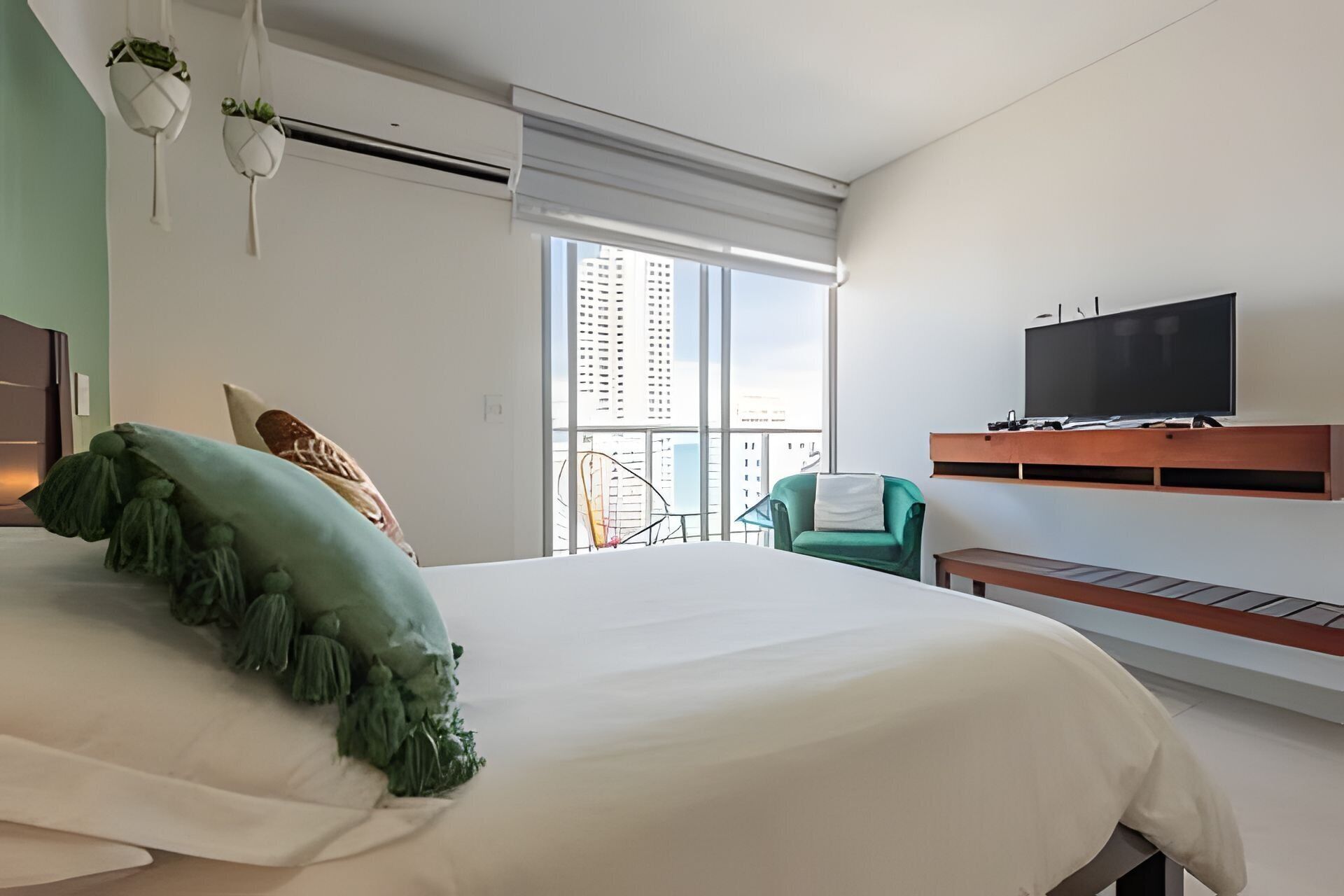 2 bedrooms, iron/ironing board, bed sheets