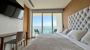2 bedrooms, iron/ironing board, bed sheets - H2 Luxury 1 Bd Apt, 23rd Floor. Complementary maid (Cartagena)