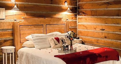 Red Bud Cabin - a beautiful, rustic log cabin