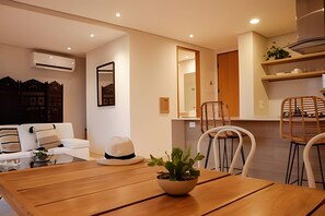 Dining - Relaxing New Apt w/ Balcony in Getsemani! (Cartagena)