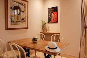Dining - Relaxing New Apt w/ Balcony in Getsemani! (Cartagena)