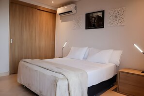 2 bedrooms, iron/ironing board, bed sheets - Relaxing New Apt w/ Balcony in Getsemani! (Cartagena)