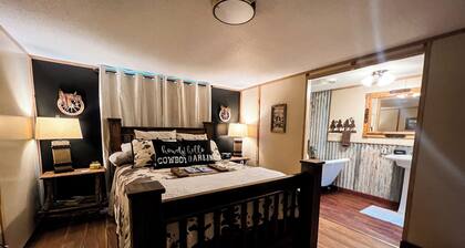 Creekside Cottage - a beautiful cottage covered in cedar