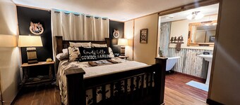 Creekside Cottage - a beautiful cottage covered in cedar
