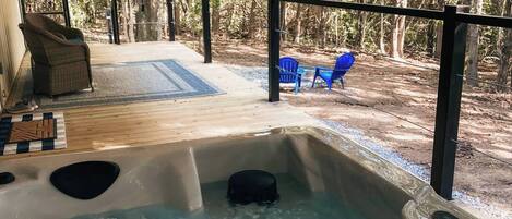 Outdoor spa tub