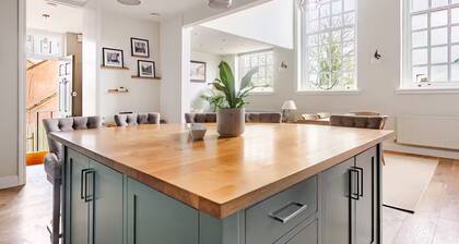 Stylish Stay w/ All you Need- The Old Grammar School