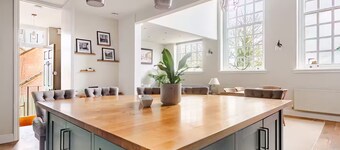 Stylish Stay w/ All you Need- The Old Grammar School