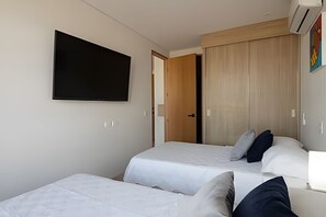 3 bedrooms, iron/ironing board, bed sheets - Spectacular view of San Felipe Castle! (Cartagena)