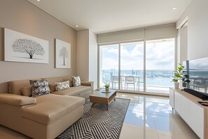 TV - Spectacular Bay View! 26th Floor H2 Hyatt (Cartagena)