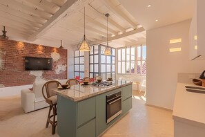 Refrigerador y utensilios de cocina 