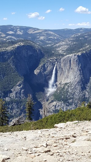 A mountainous landscape with a waterfall. - Nature's Inn B&B (Ahwahnee)
