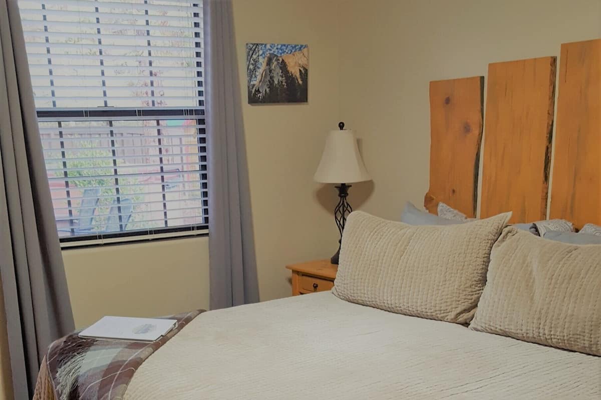 Triple Room, Kitchenette, Courtyard View | Blackout curtains, iron/ironing board, free WiFi