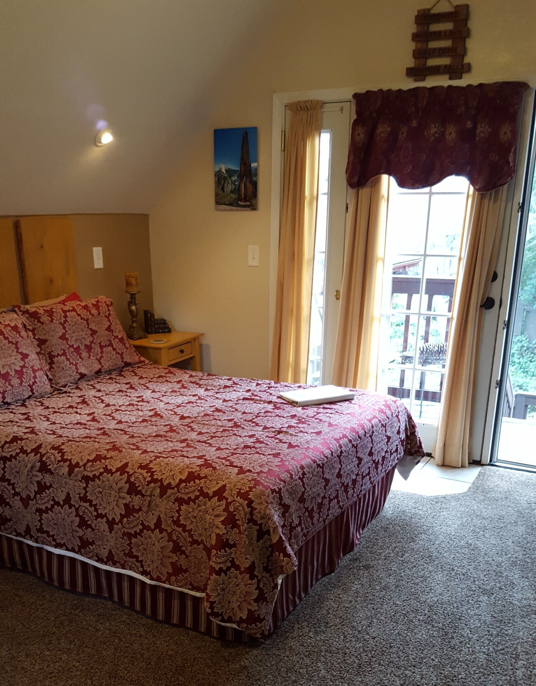 Tweepersoonskamer, 1 queensize bed, uitzicht op bergen | Verduisterende gordijnen, een strijkplank/strijkijzer, gratis wifi