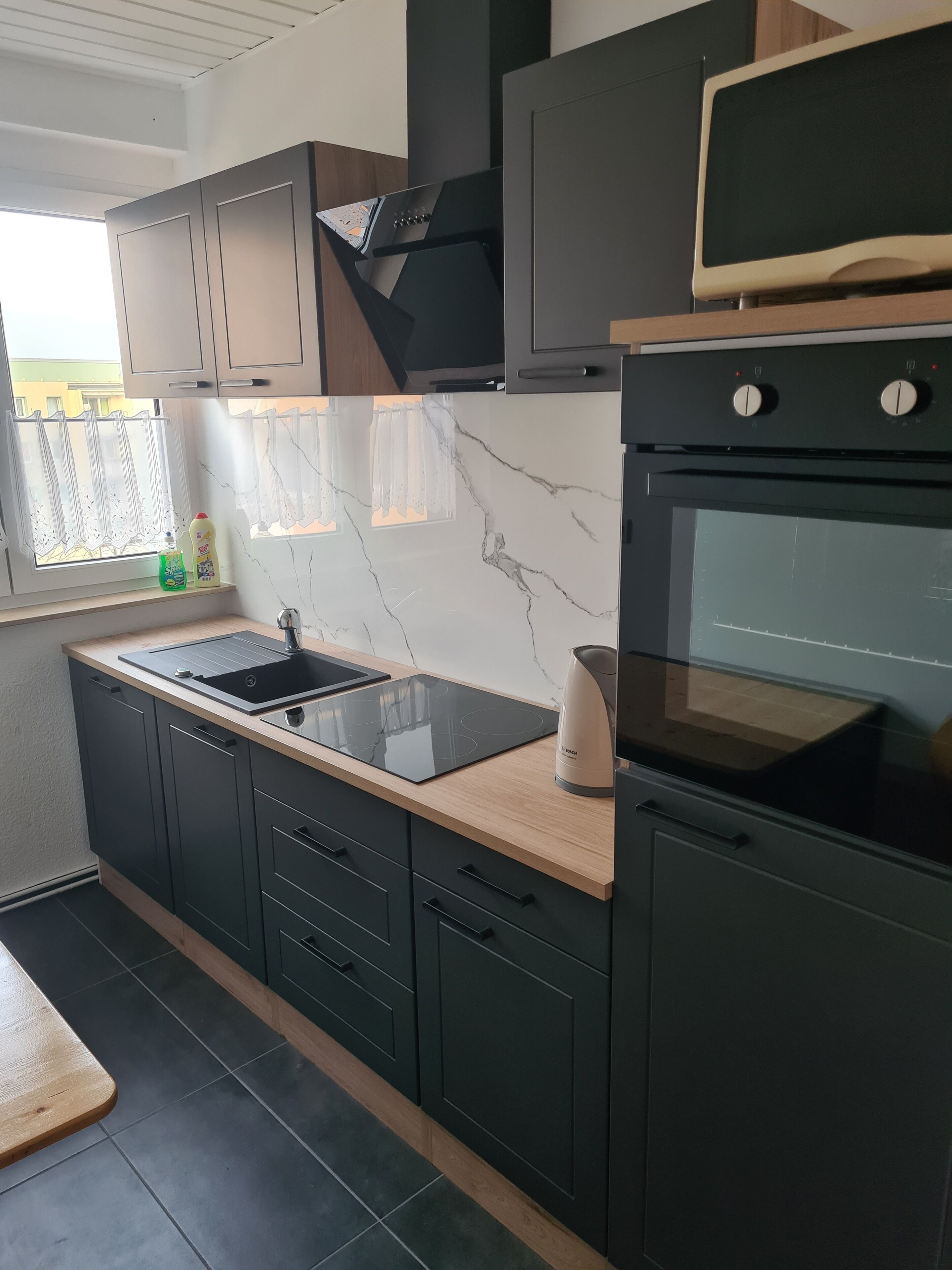 Microondas, horno, parrilla de estufa y lavavajillas 