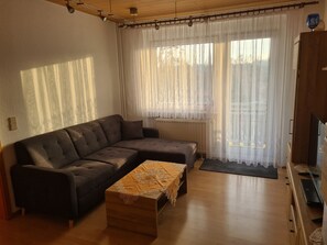 TV - Vrbo Property (Naumburg (Saale))