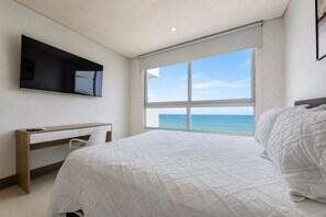3 bedrooms, iron/ironing board, bed sheets - Spectacular apt with Ocean View, 28th Floor! (Cartagena)