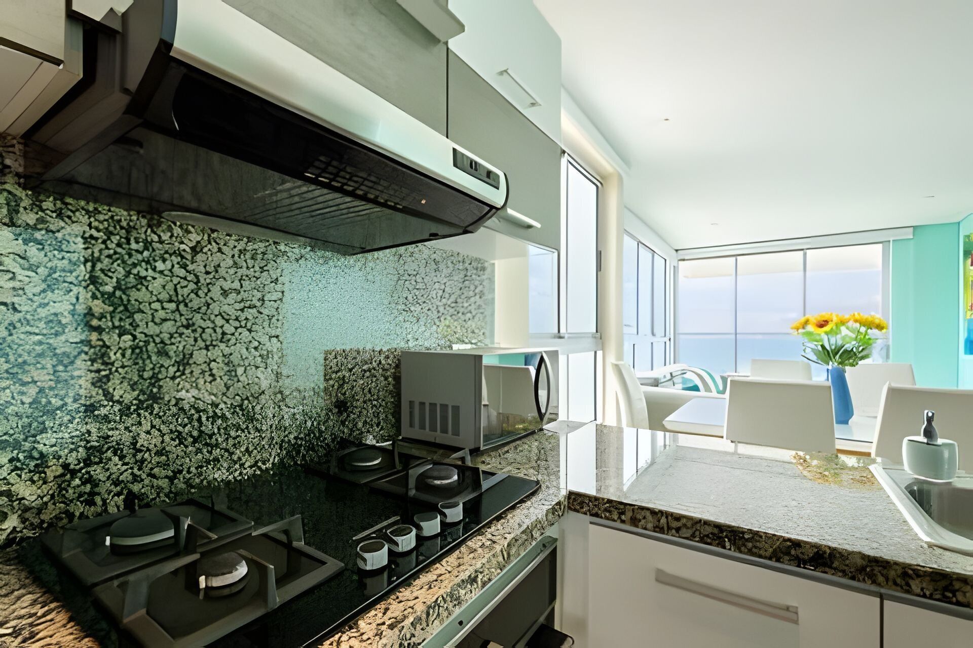 Cozinha moderna com fogão a gás, bancada de granito e painel de parede com textura.