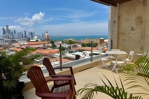 Outdoor dining - Spectacular 2-bedroom apt in the Historic Center (Cartagena)