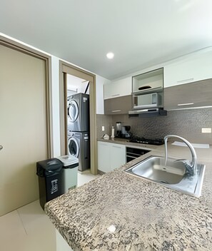 Fridge, microwave, oven, coffee/tea maker - 1705 Palmetto Beach -17th Floor Palmetto Beach (Cartagena)