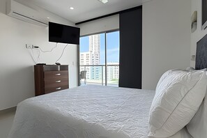 2 bedrooms, iron/ironing board, bed sheets - Beautiful 1 Bedroom Ocean View Apartment - 10th Floor (Cartagena)