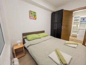 Iron/ironing board, WiFi, bed sheets - Cousy apartment with big yard  (Skopje)