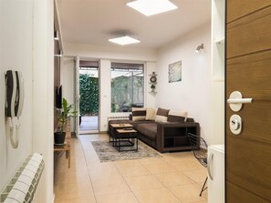 Living area - Cousy apartment with big yard  (Skopje)