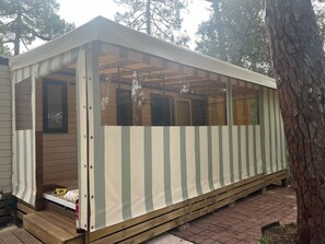 Exterior - Mobile home 200 m from the beach in a friendly, wooded 3* campsite. (Saint-Georges-de-Didonne)
