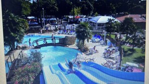 A water park with a swimming pool, slides, and lounge areas. - Mobile home 200 m from the beach in a friendly, wooded 3* campsite. (Saint-Georges-de-Didonne)