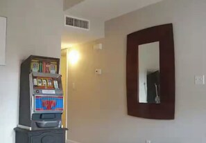 Interior - Downtown Laughlin, Steps to the Casinos & River, Pet Friendly Monthly rental (Laughlin)