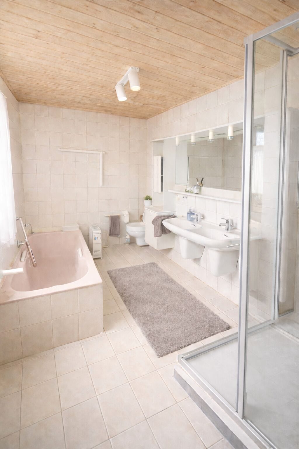 คอนโด | ห้องน้ำ | ผ้าเช็ดตัว, สบู่, ยาสระผม, กระดาษชำระ