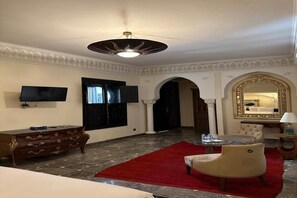 Deluxe Suite | In-room safe, soundproofing, free WiFi - Riad Palais Didier Six  (Marrakesh)