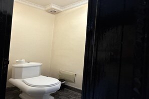 디럭스 스위트 | 욕실 | 별도의 욕조 및 샤워 시설, 헤어드라이어, 타월, 비누