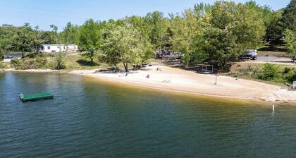 Perfect 2-bedroom located in Missing Hill Resort on Kentucky Lake in New Concord