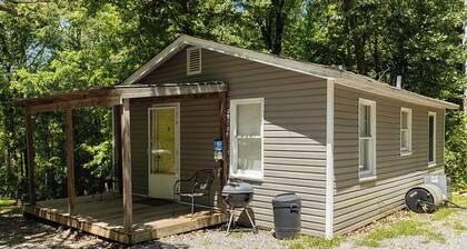 Perfect 2-bedroom located in Missing Hill Resort on Kentucky Lake in New Concord