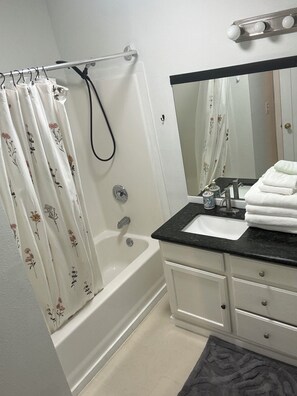 Asciugamani, sapone, carta igienica