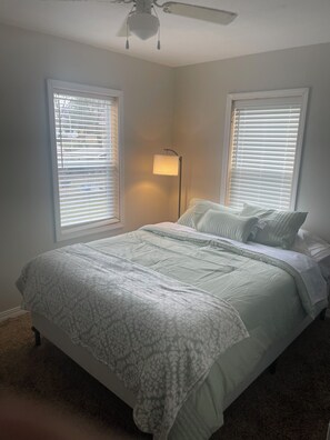 Room - Cozy 2-bedroom house in peaceful Mammoth Spring with AC (mammoth spring)