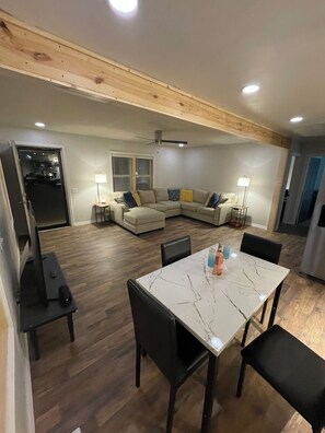 A dining area with a marble table, black chairs, and a wooden ceiling. - Freshly Updated Remodel-Located In the heart of Mammoth Spring.. ready for you! (mammoth spring)